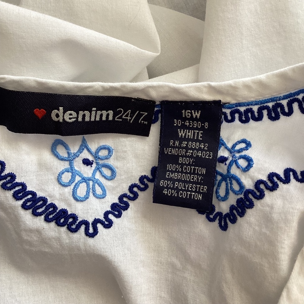 DENIM 24/7  WOMAN PLUS 16W WHITE BLOUSE  BLUE FLORAL EMBROIDERY RELAXED FIT - Picture 9 of 10